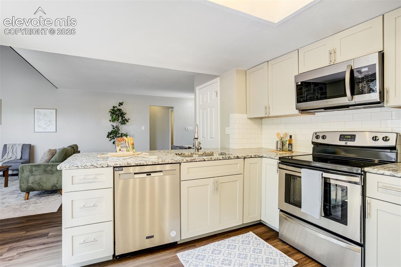 Listing photo 8 for 314 Cobblestone Drive