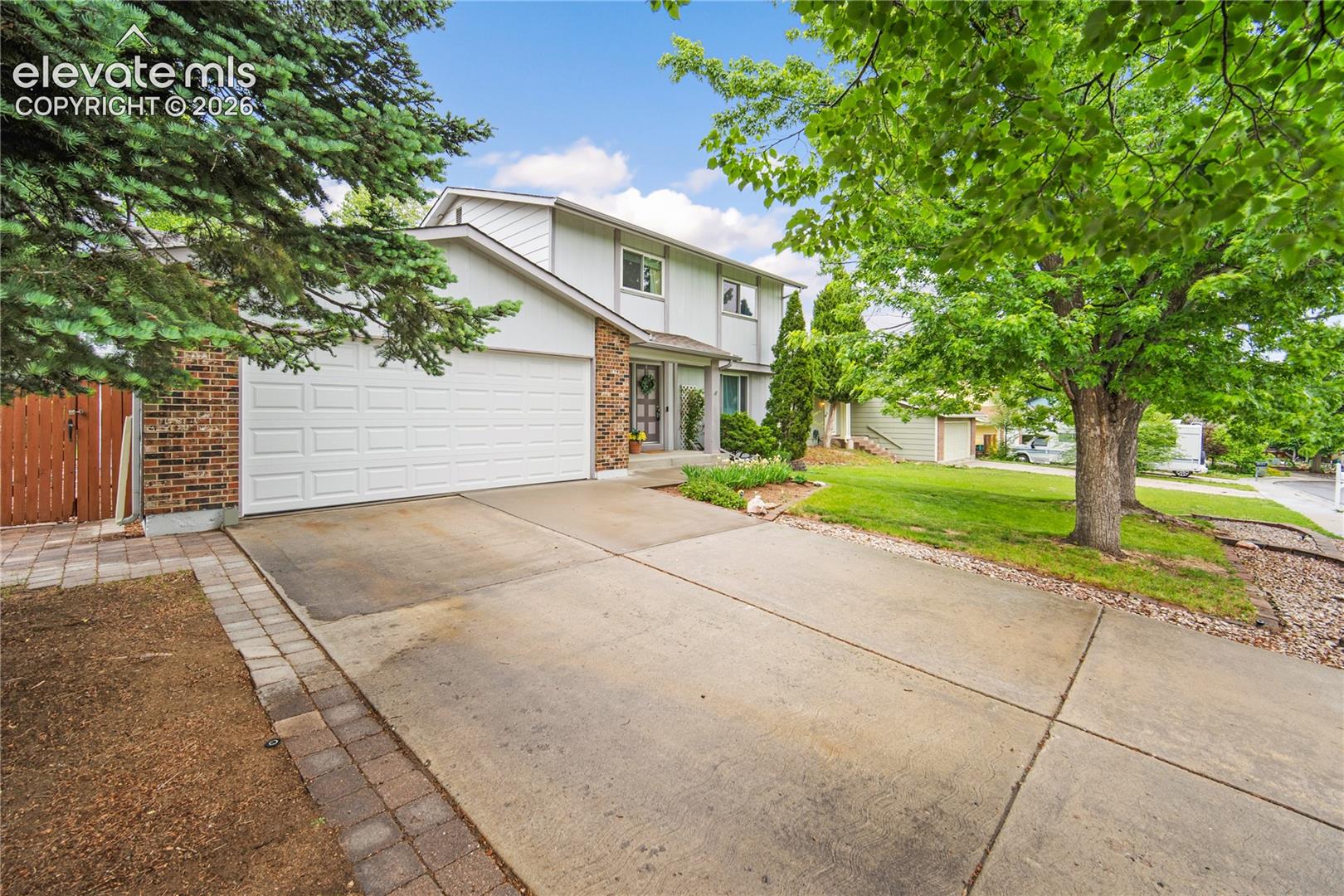 Listing photo 2 for 2998 Westcliff Circle