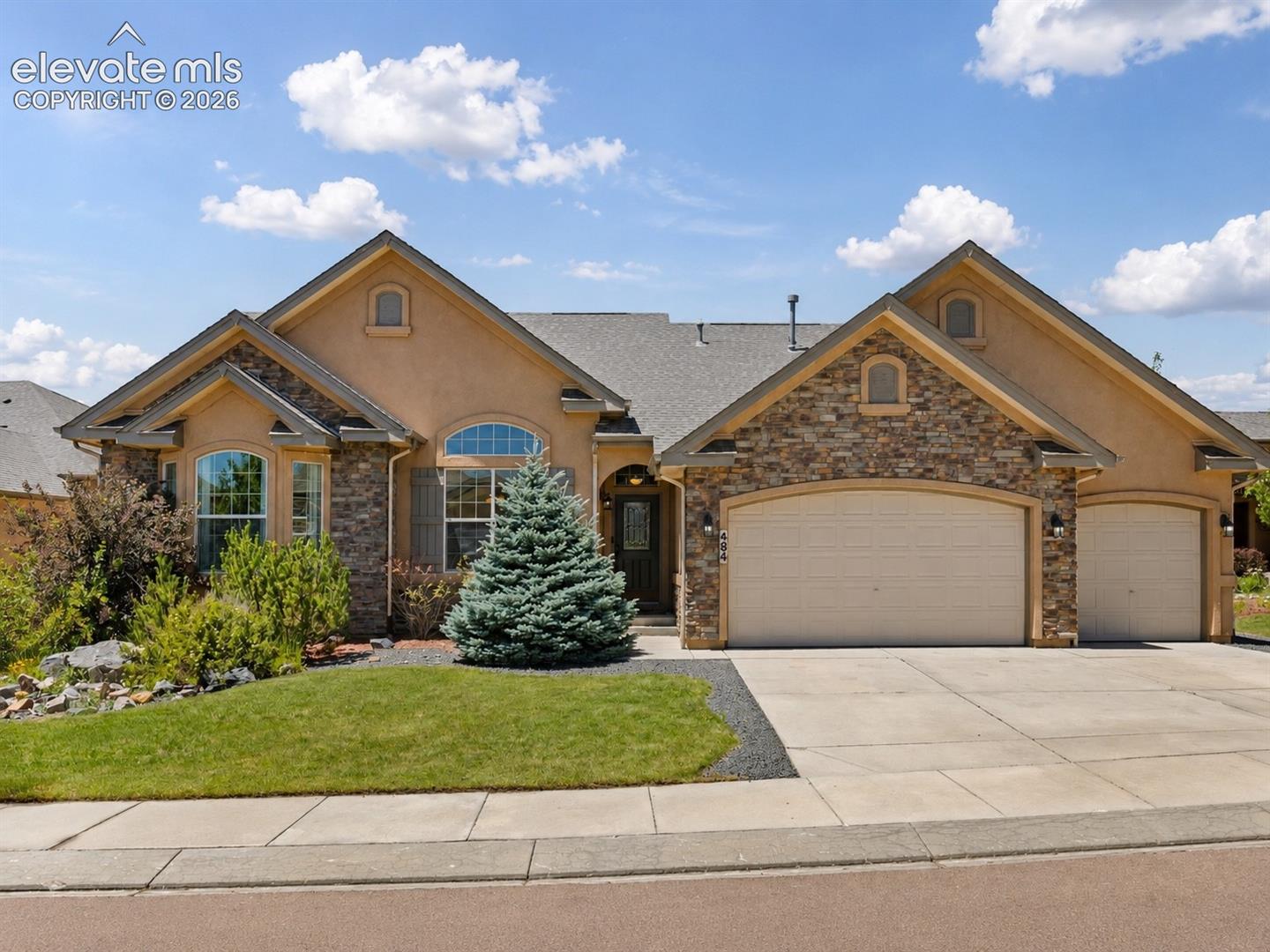 484 Pasada Way