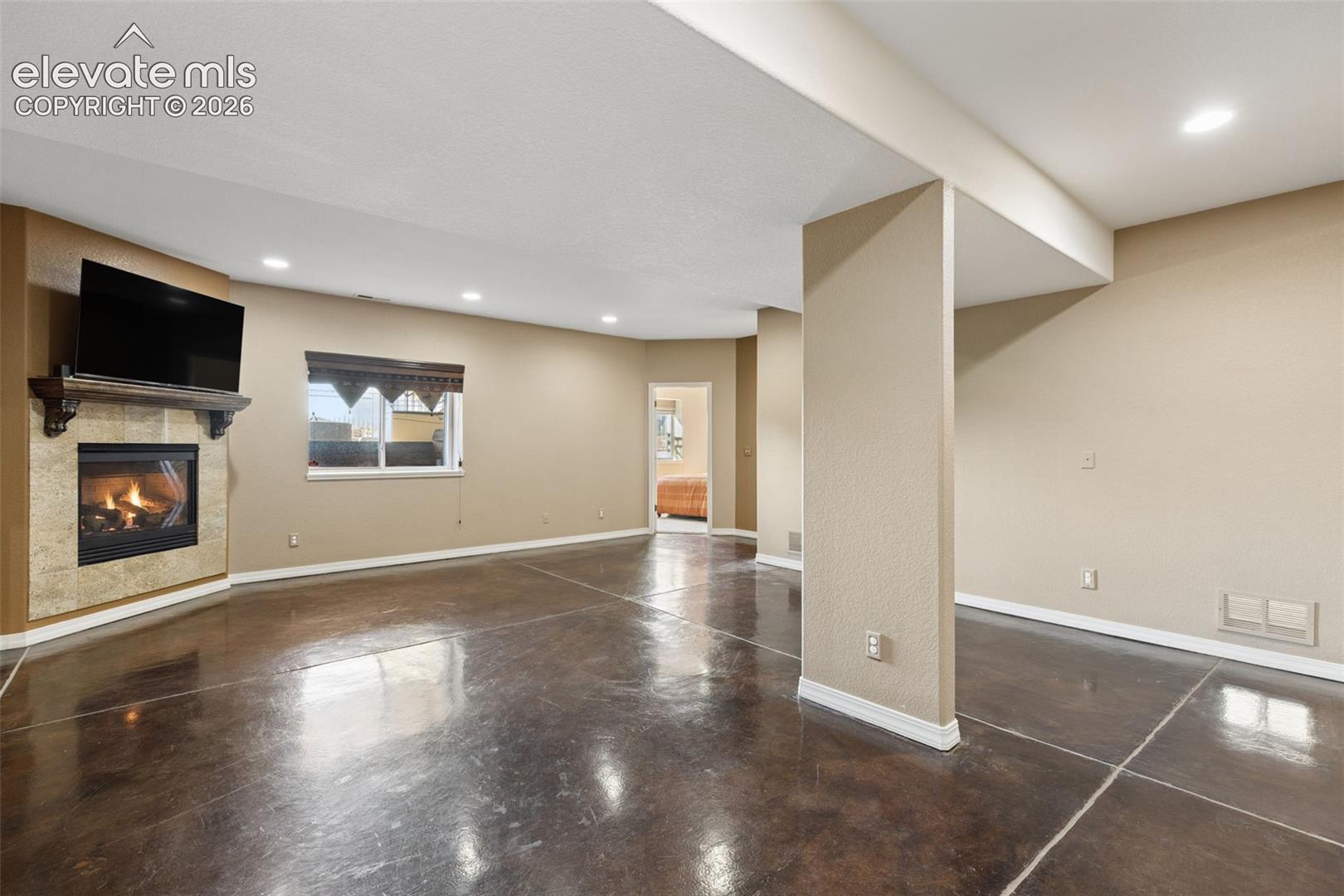 Listing photo 18 for 1055 Bayfield Drive