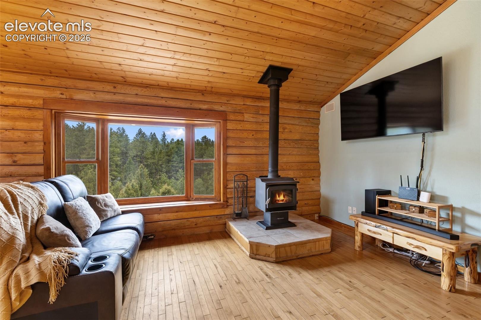 Listing photo 21 for 918 Douglas Fir Drive