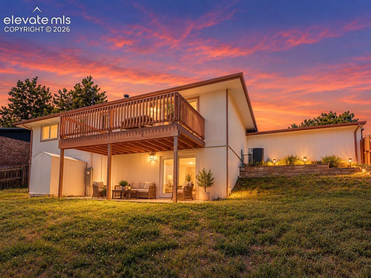Listing photo 3 for 3100 S Dale Court