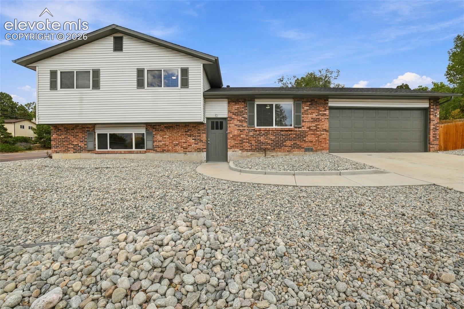 1070 Applewood Drive — listing photo