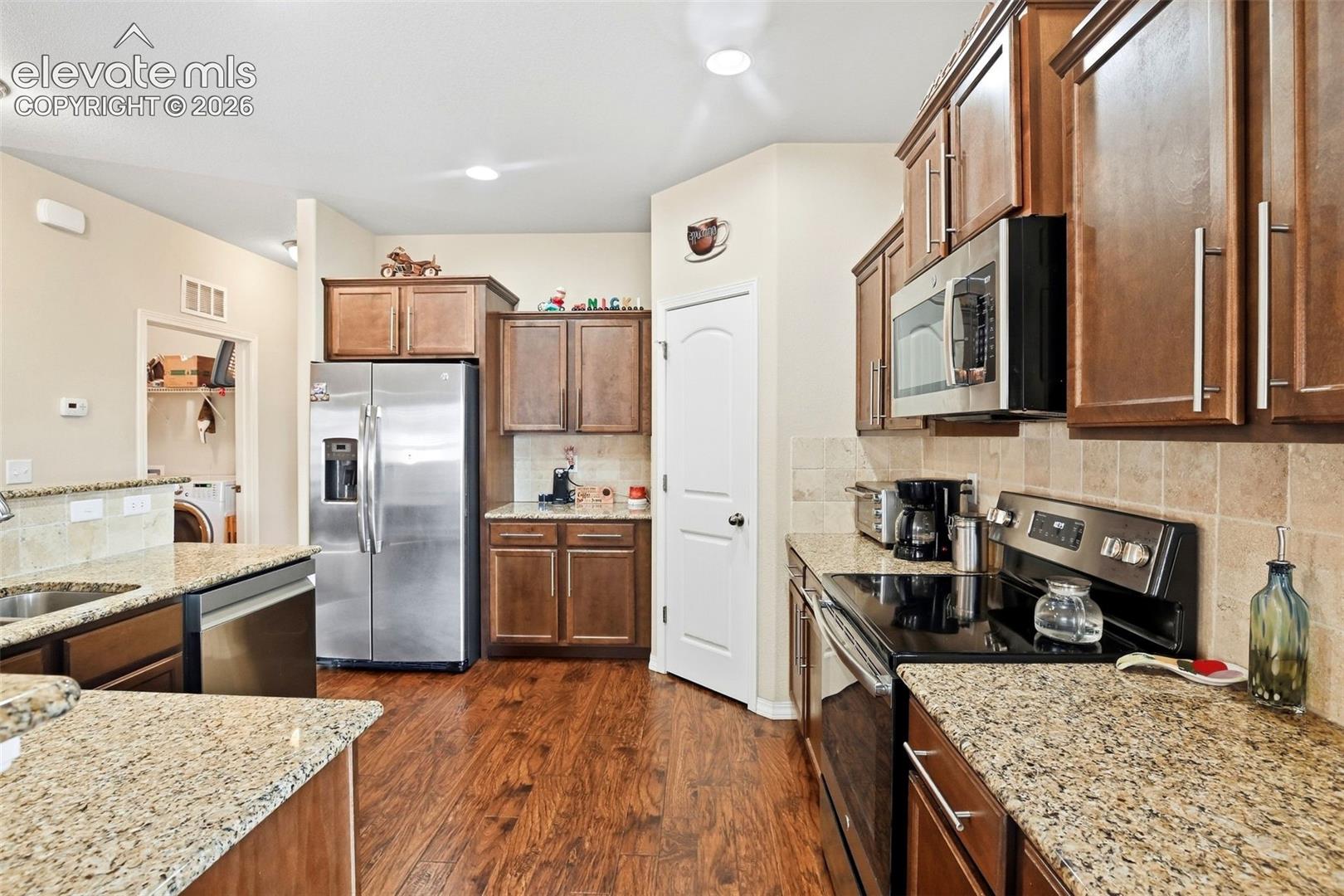 Listing photo 17 for 19524 Lindenmere Drive