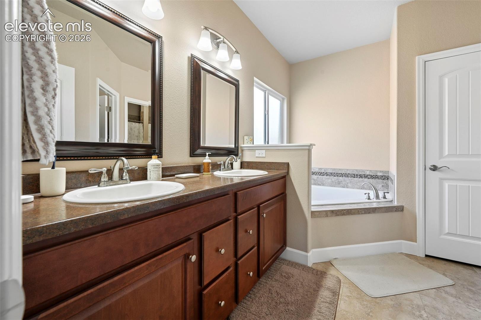Listing photo 14 for 10484 Mile Post Loop