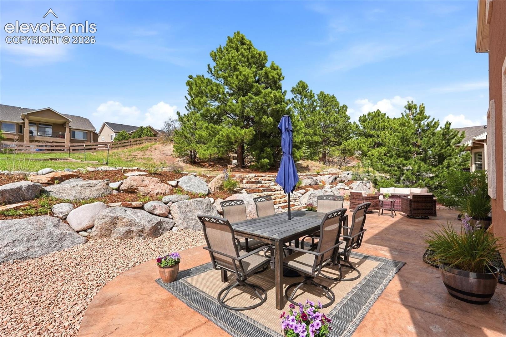 Listing photo 2 for 233 Coyote Willow Drive