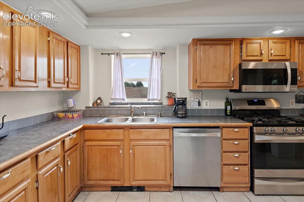 Listing photo 5 for 544 N Raymont Drive
