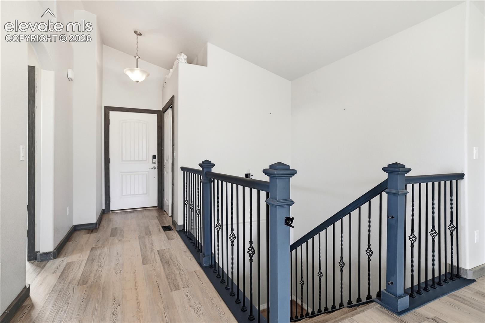 Listing photo 2 for 9437 Beryl Drive