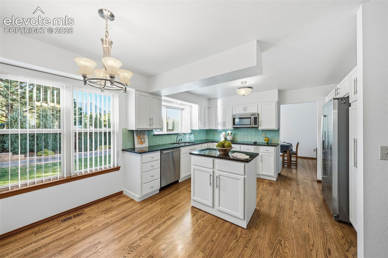 Listing photo 14 for 6120 Moorfield Avenue