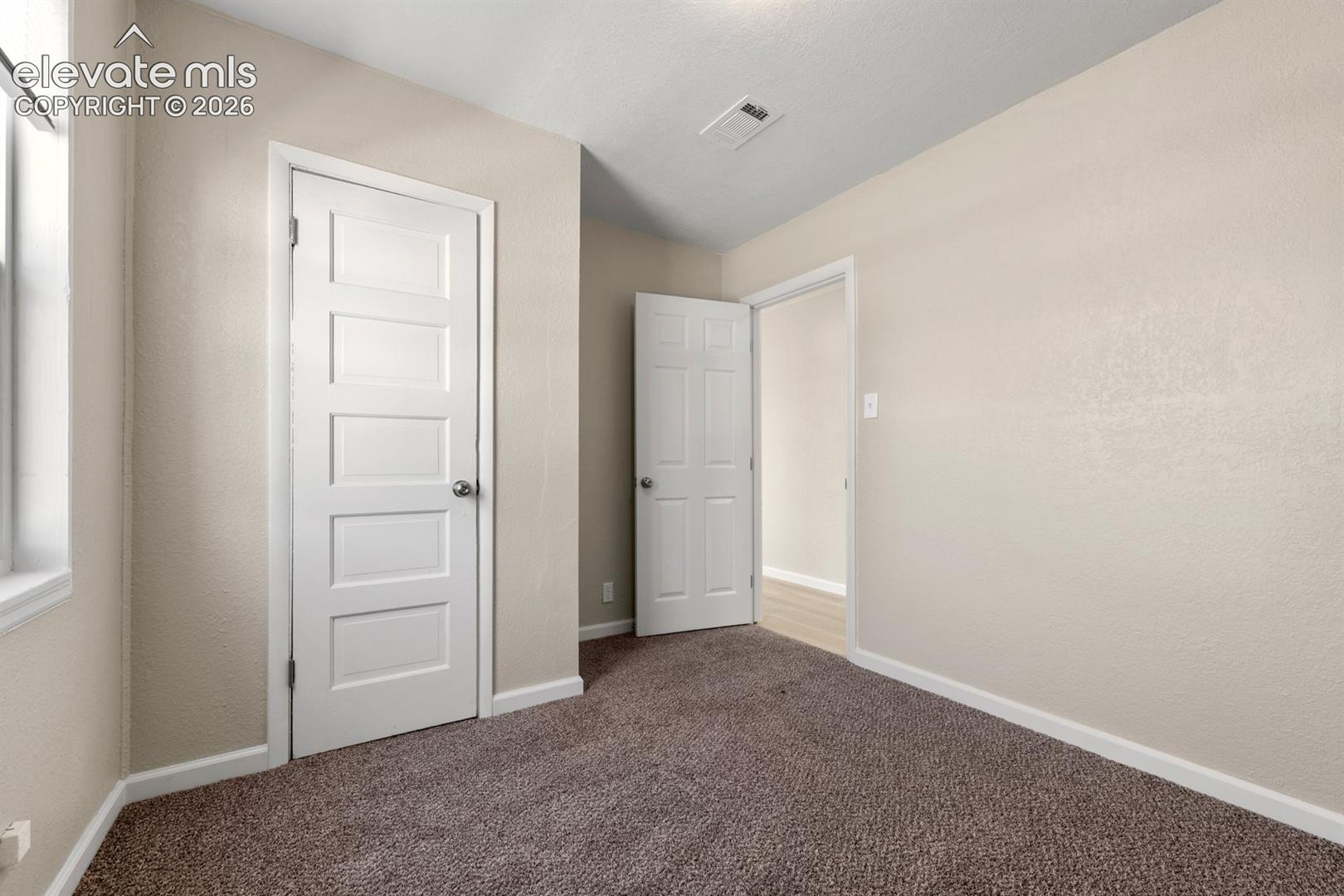 Listing photo 10 for 2102 W 29th Street