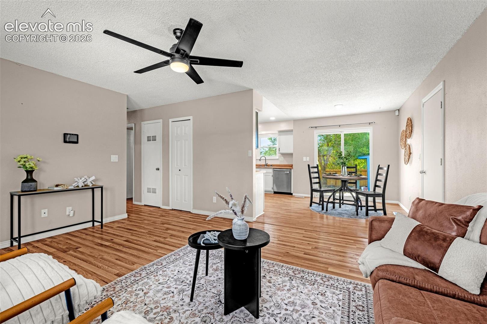 Listing photo 6 for 6805 Parkridge Court