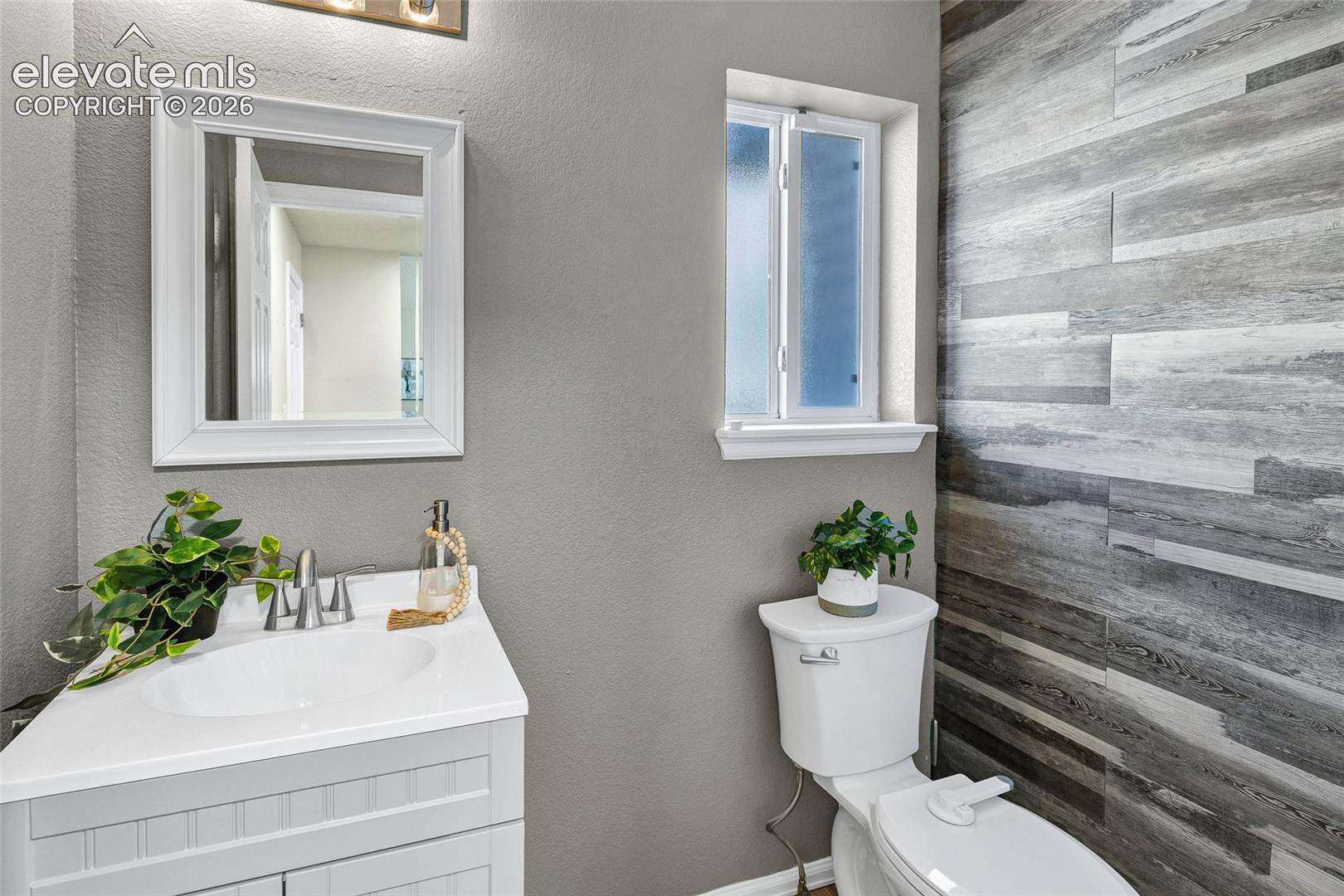 Listing photo 11 for 848 Regent Court