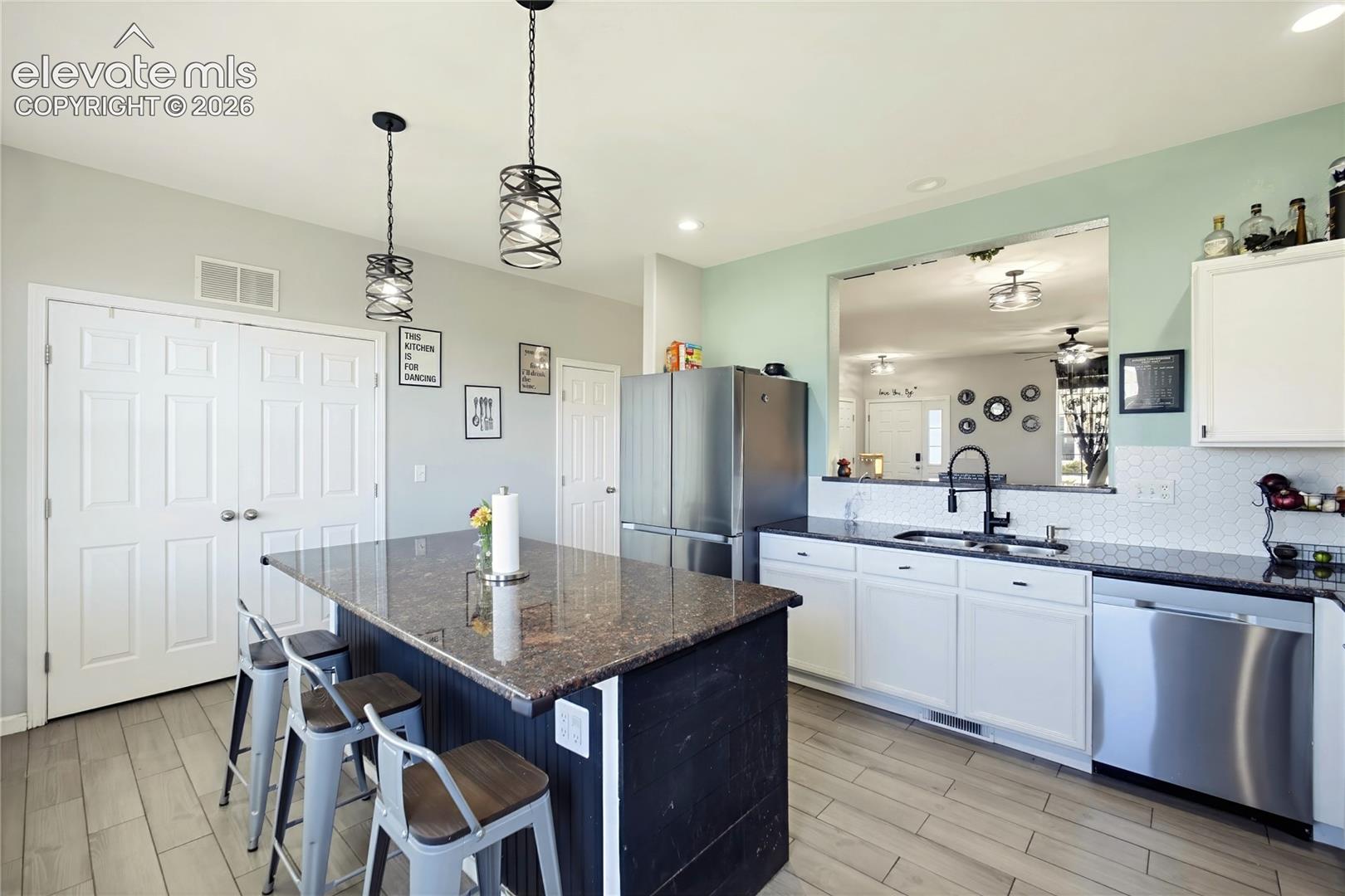 Listing photo 13 for 7383 Countryside Grove