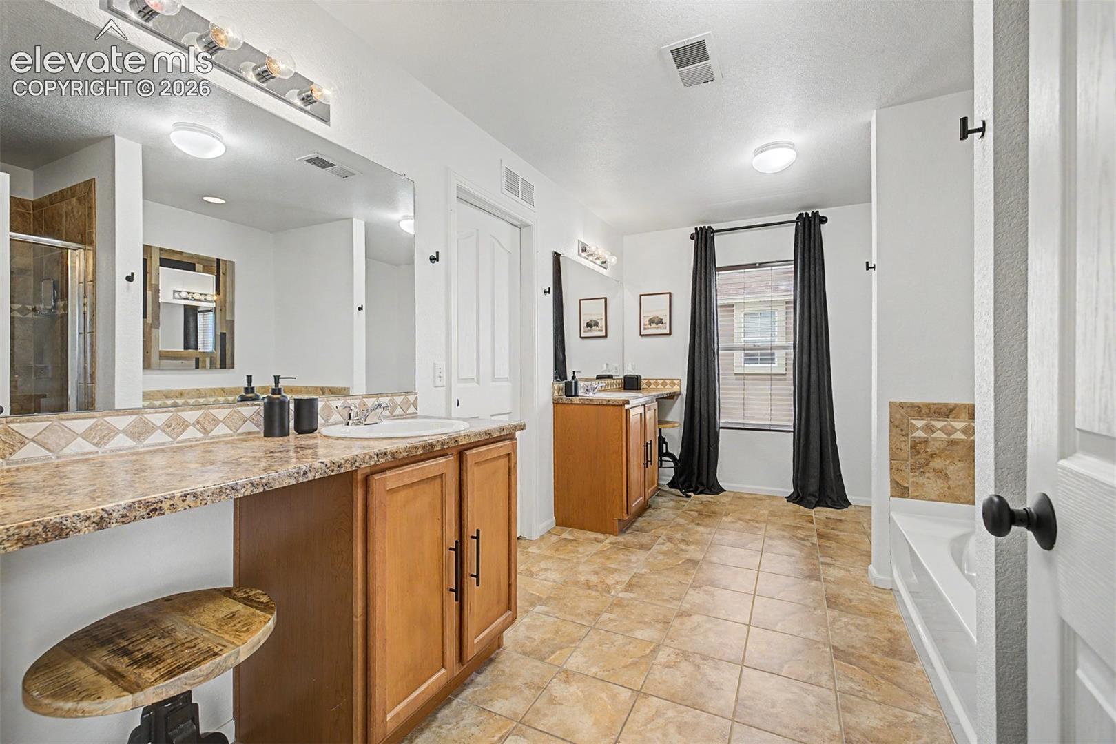Listing photo 24 for 7716 Candlelight Lane