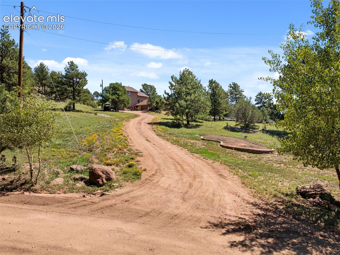 Listing photo 3 for 524 Spring Valley Drive