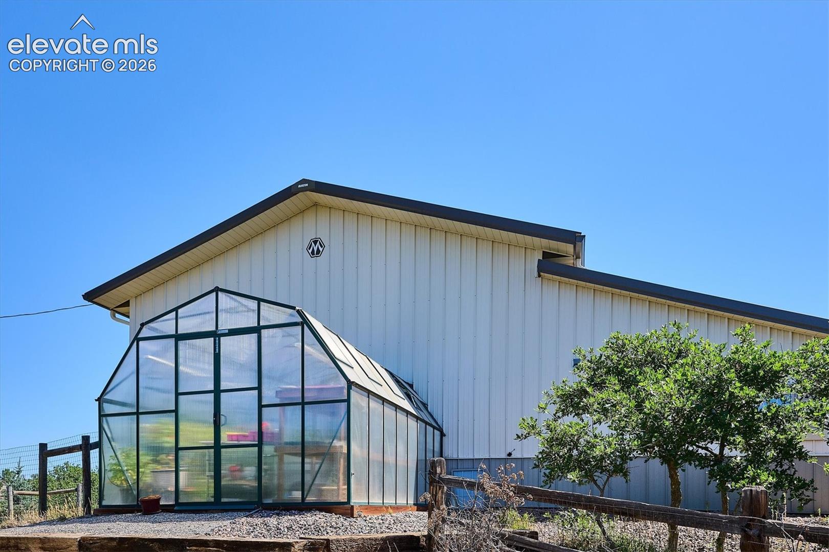Listing photo 44 for 2464 W Wolfensberger Road