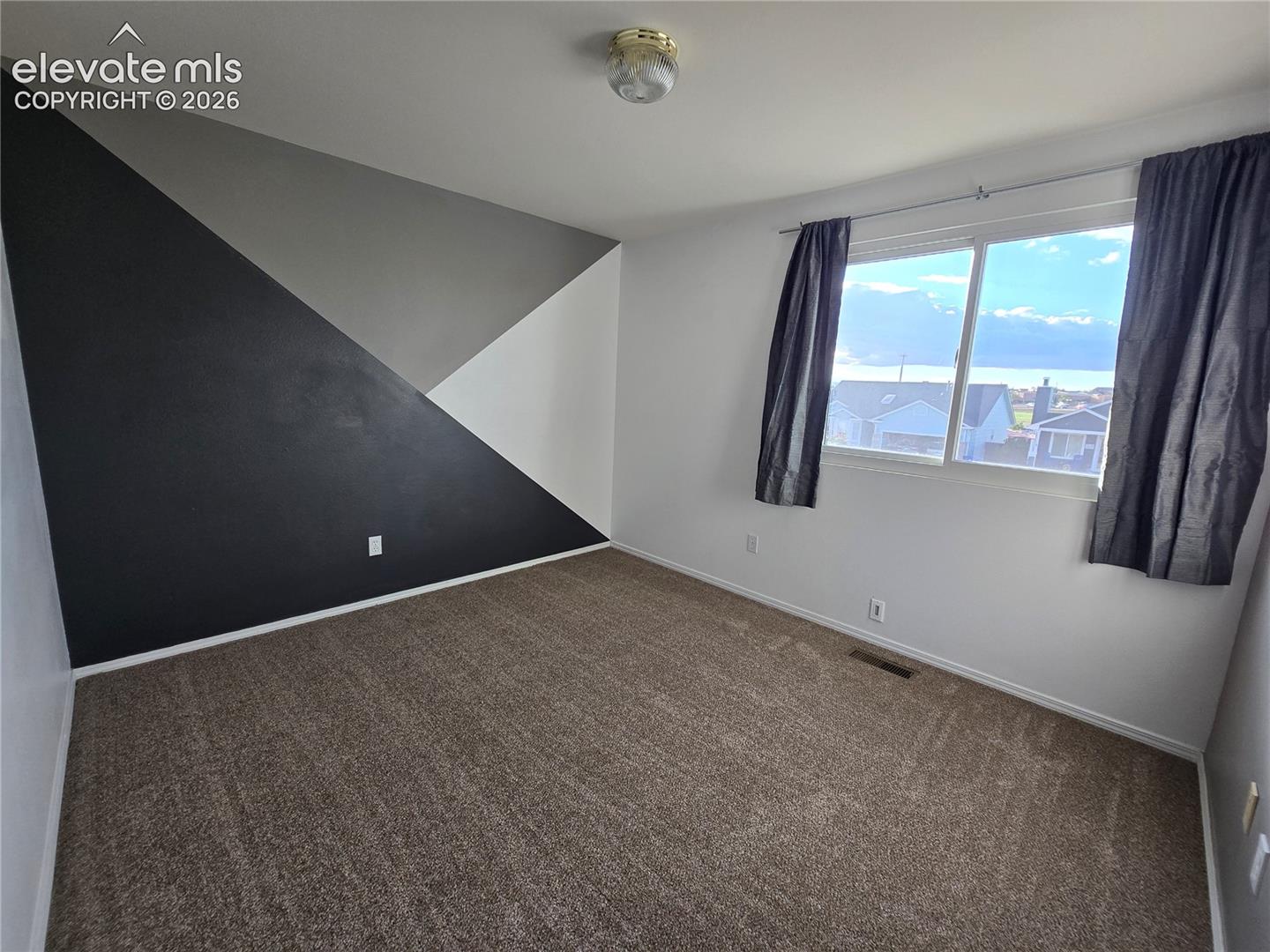 Listing photo 30 for 8059 Oliver Road