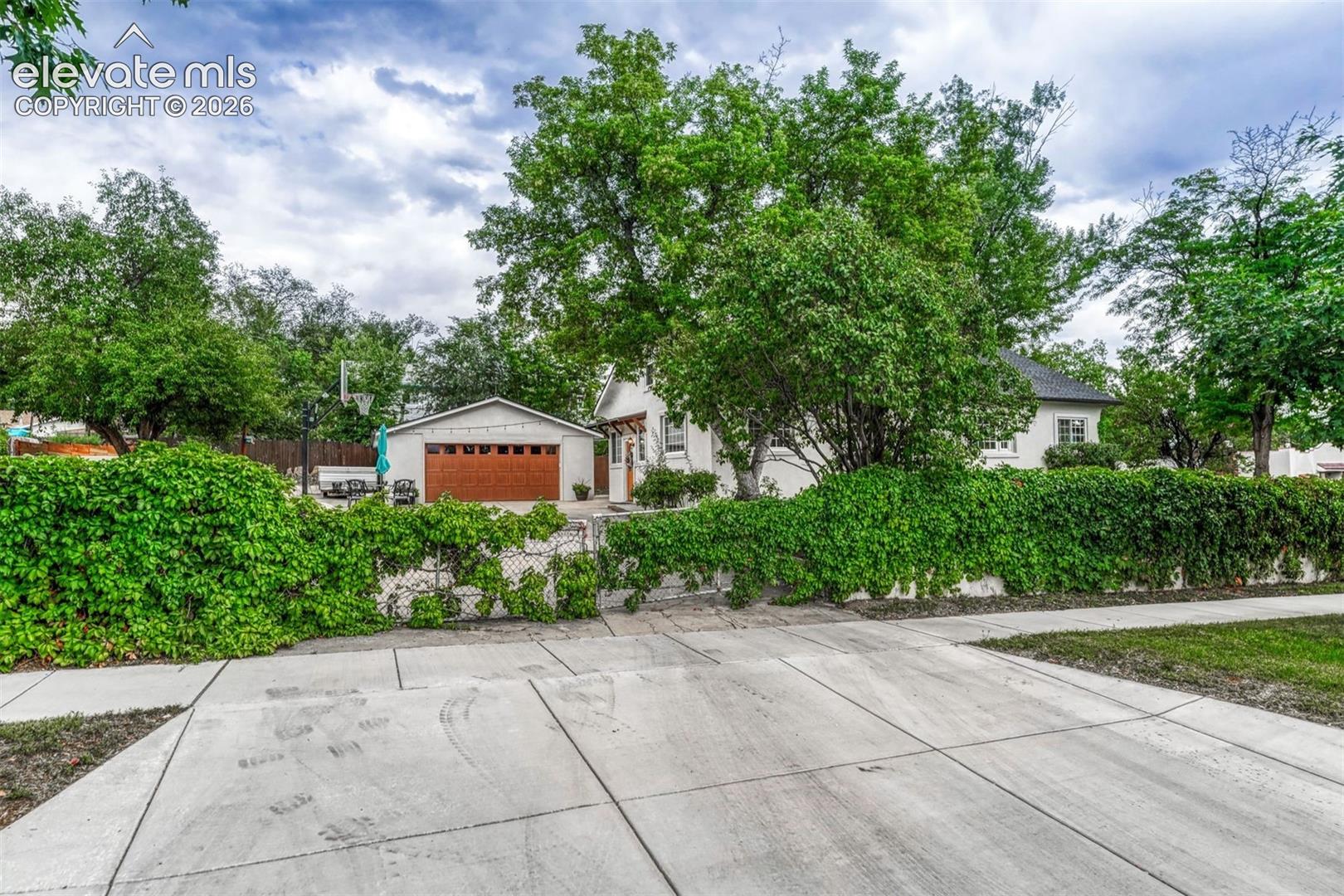 Listing photo 37 for 1900 E San Rafael Street