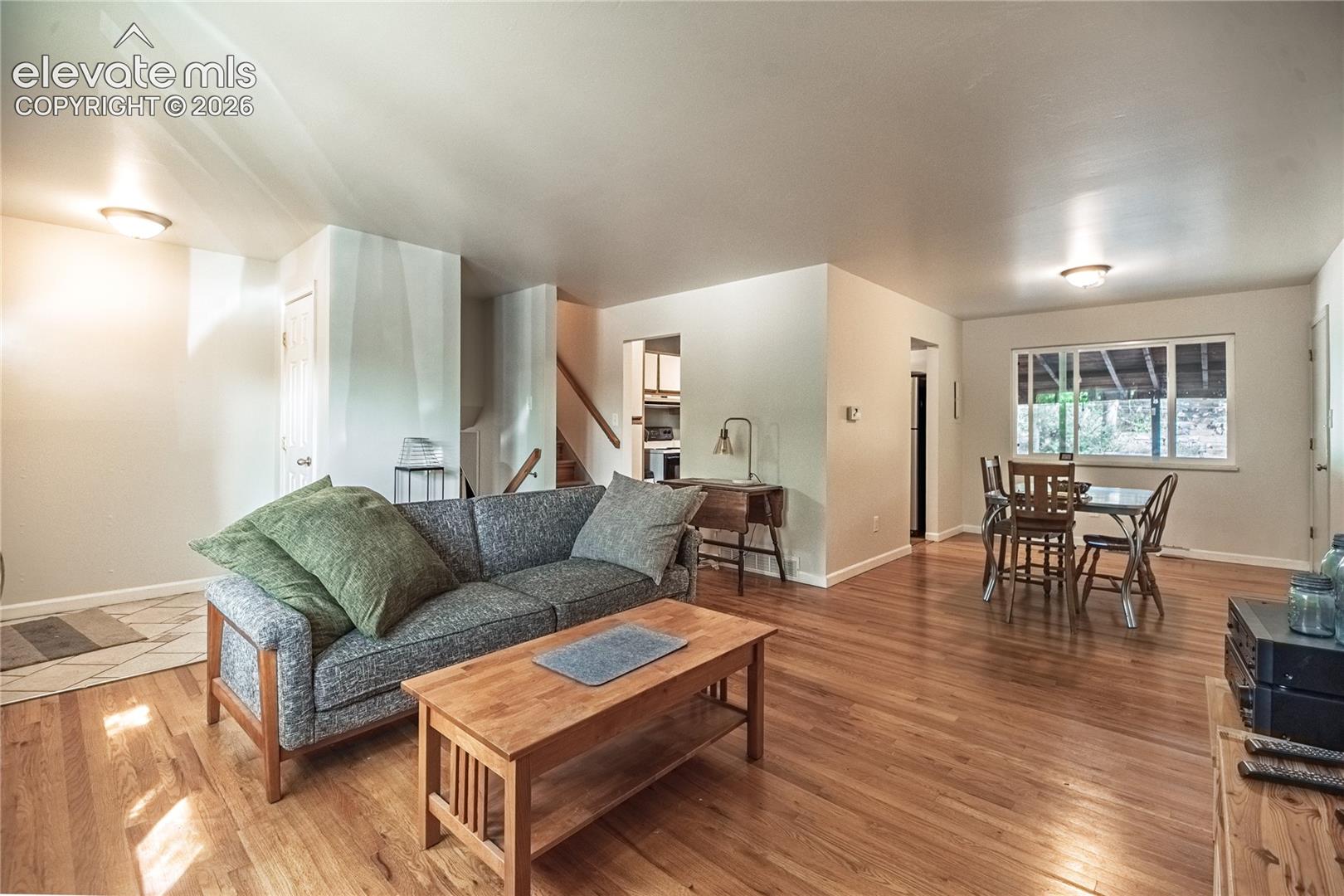 Listing photo 5 for 2512 E La Salle Street