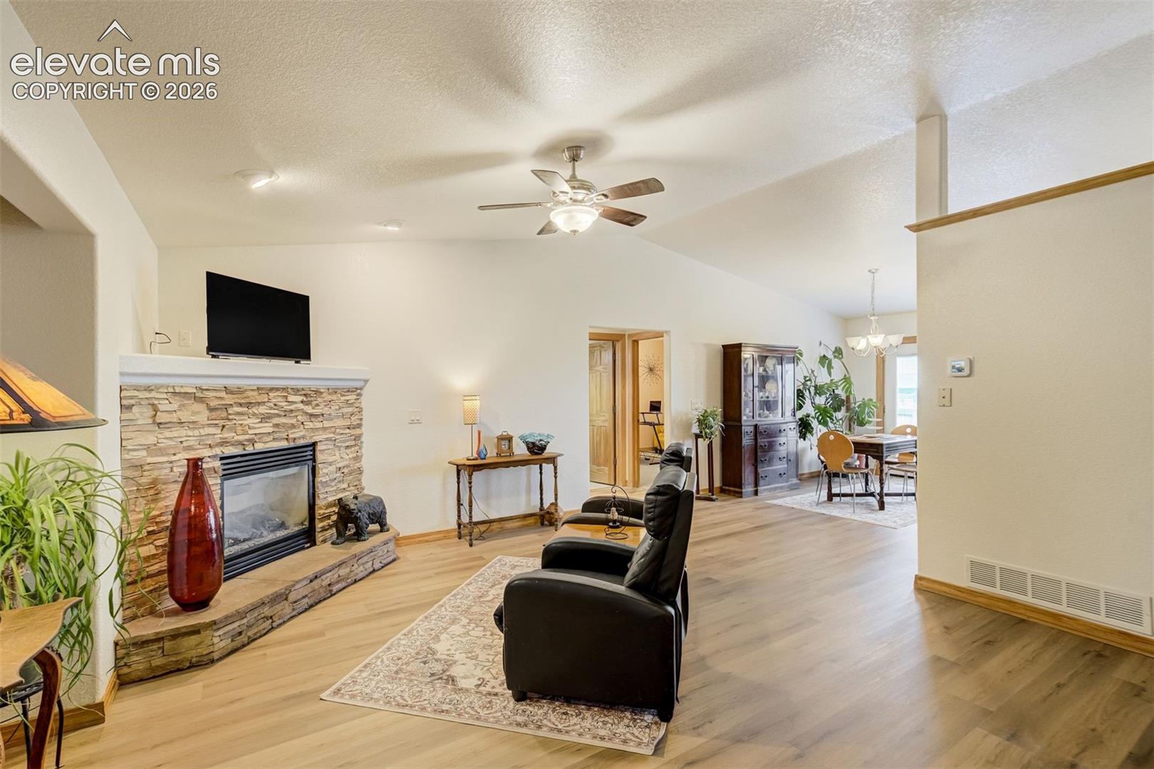 Listing photo 8 for 6285 Vessey Road
