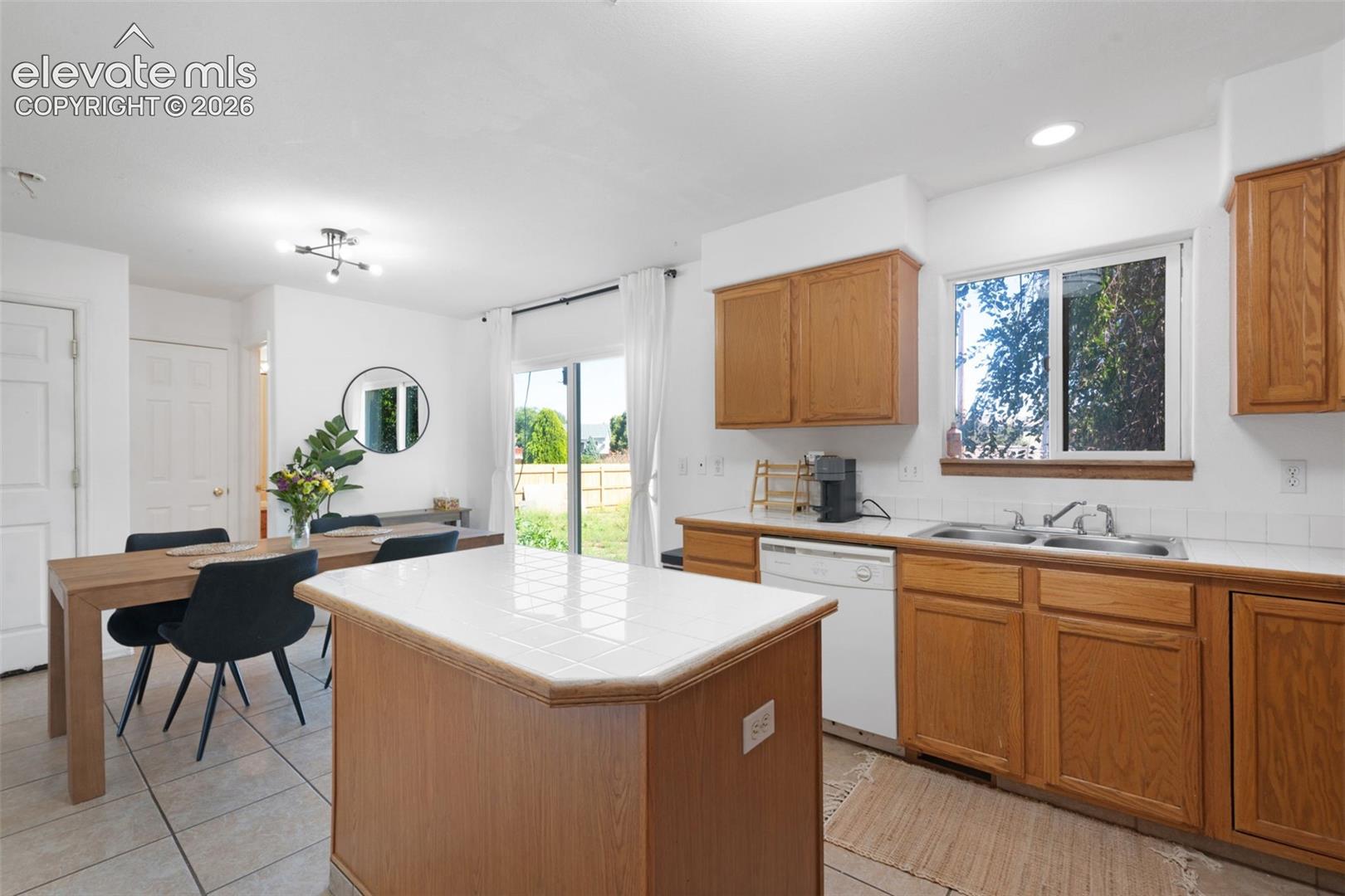 Listing photo 12 for 8239 Monterey Way