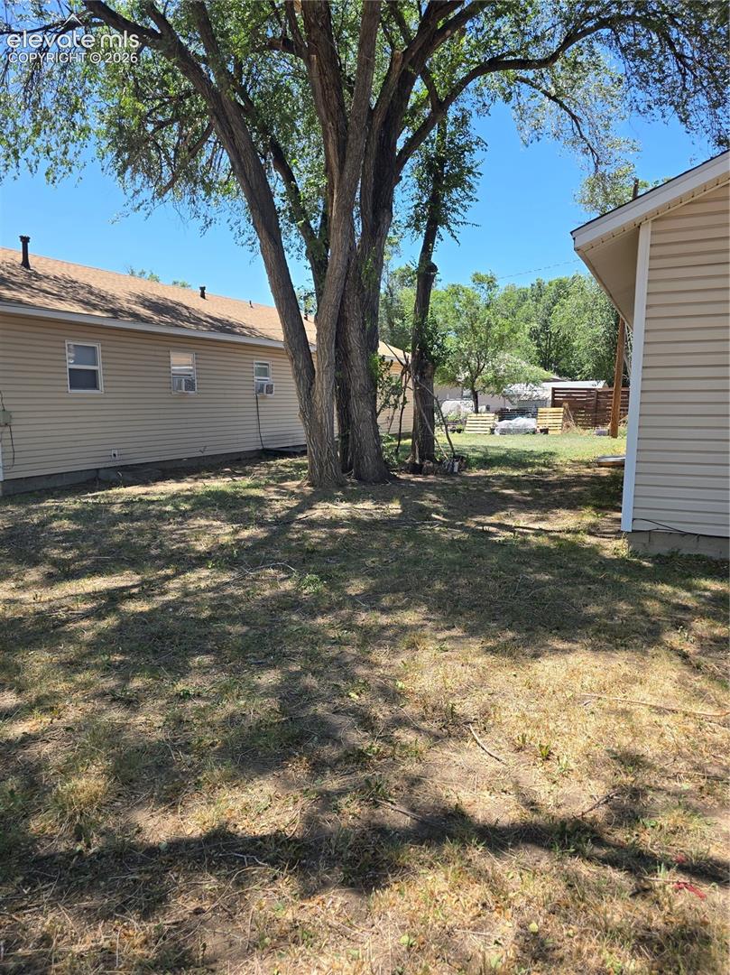 Listing photo 4 for 221 E Iowa Avenue