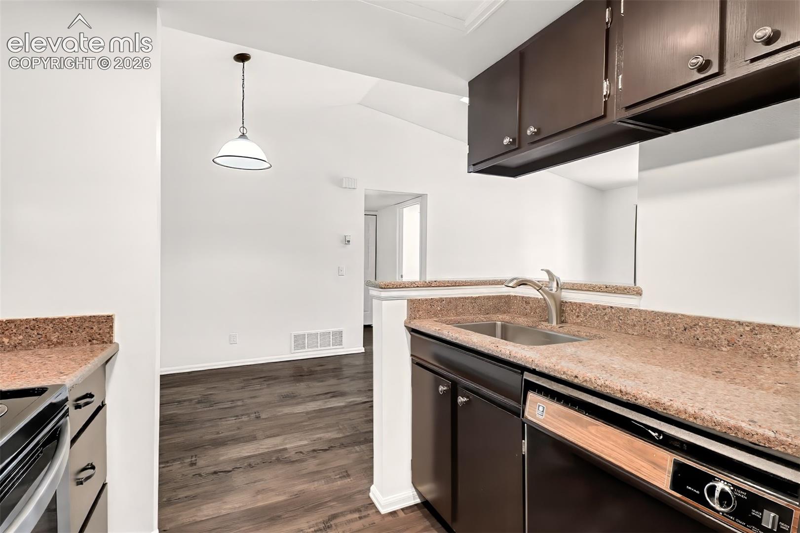 Listing photo 11 for 840 Tenderfoot Hill Road 204