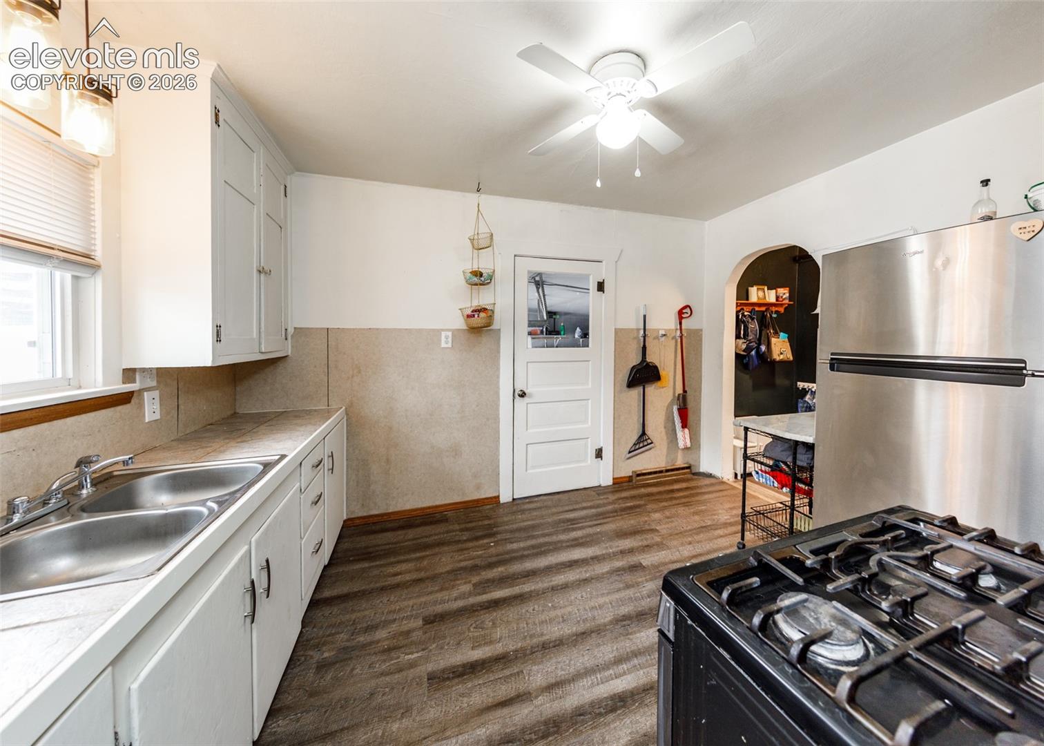 Listing photo 14 for 2035 Pine Street