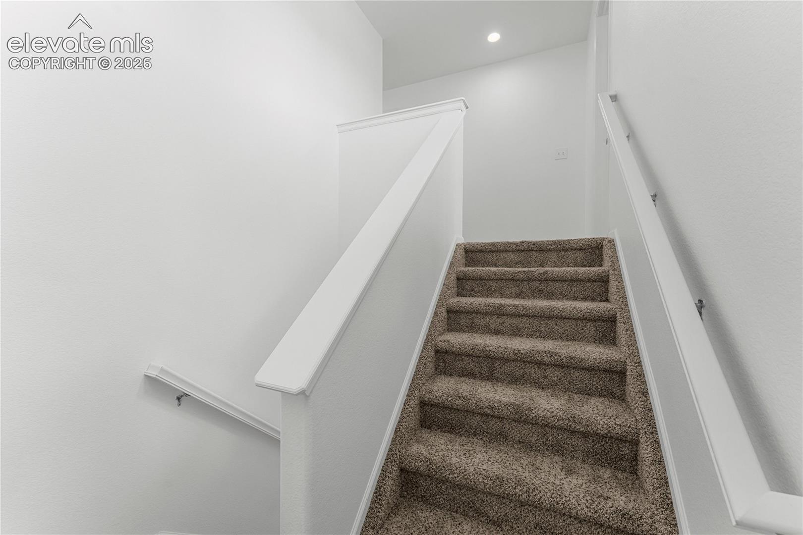 Listing photo 14 for 8140 Elk River View