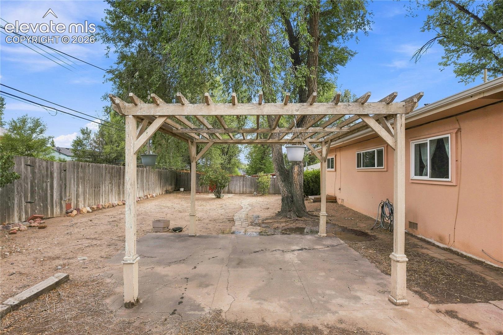 Listing photo 19 for 213 Jasper Drive