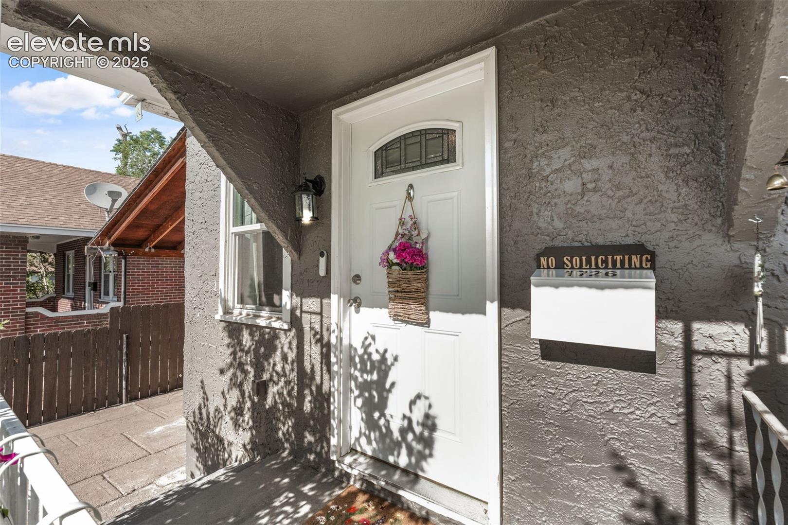 Listing photo 8 for 1726 E Evans Avenue