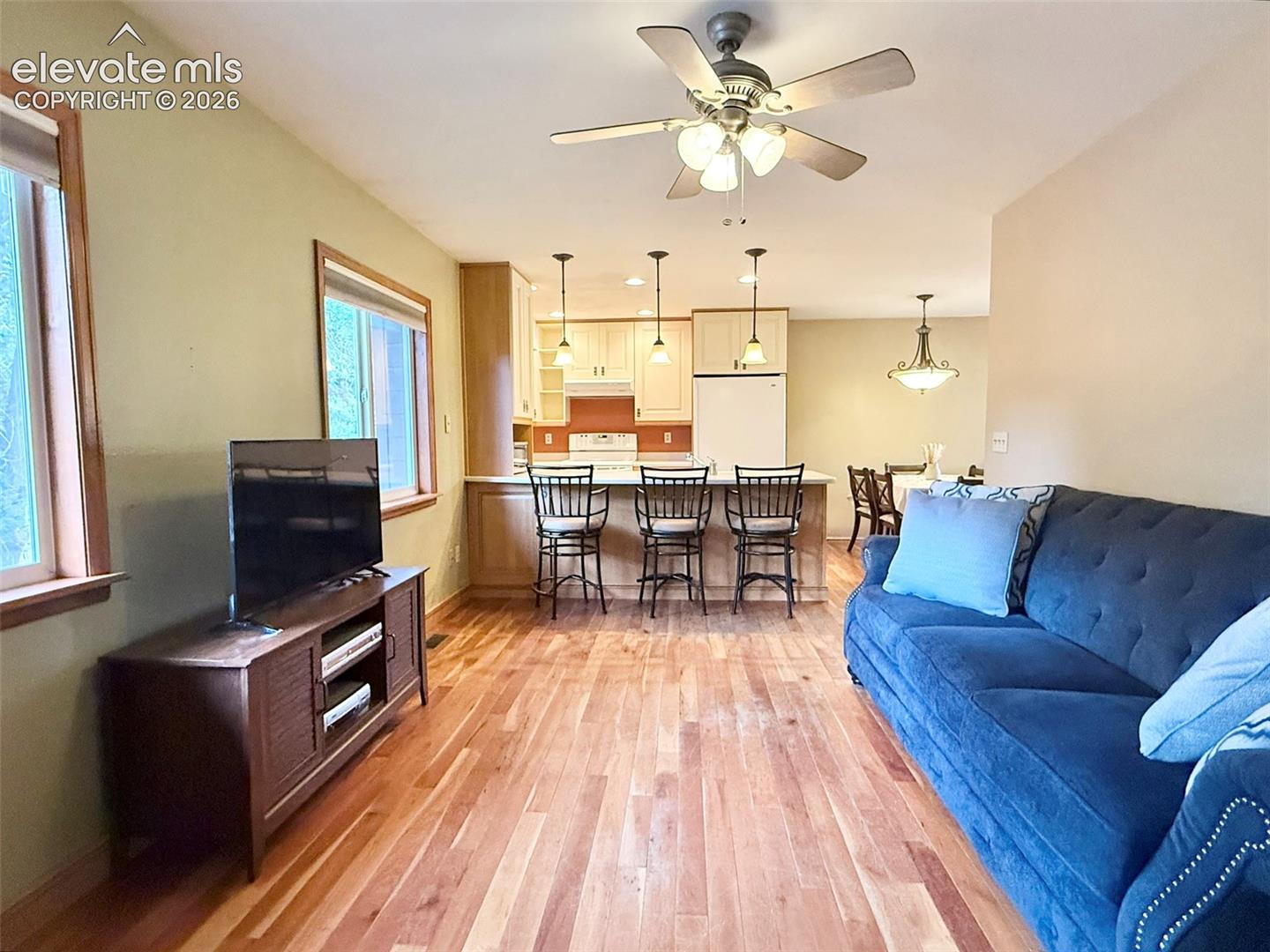 Listing photo 4 for 2023 Summerfield Drive