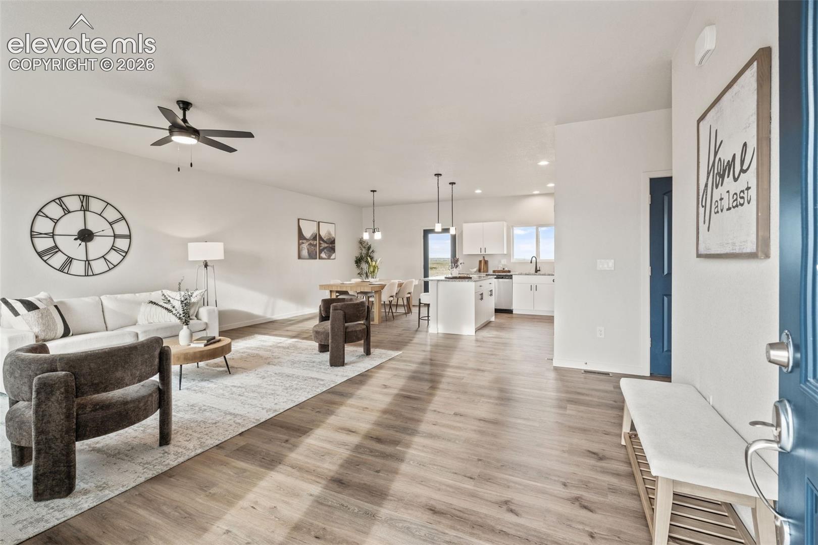 Listing photo 4 for 280 S Meriweather Drive