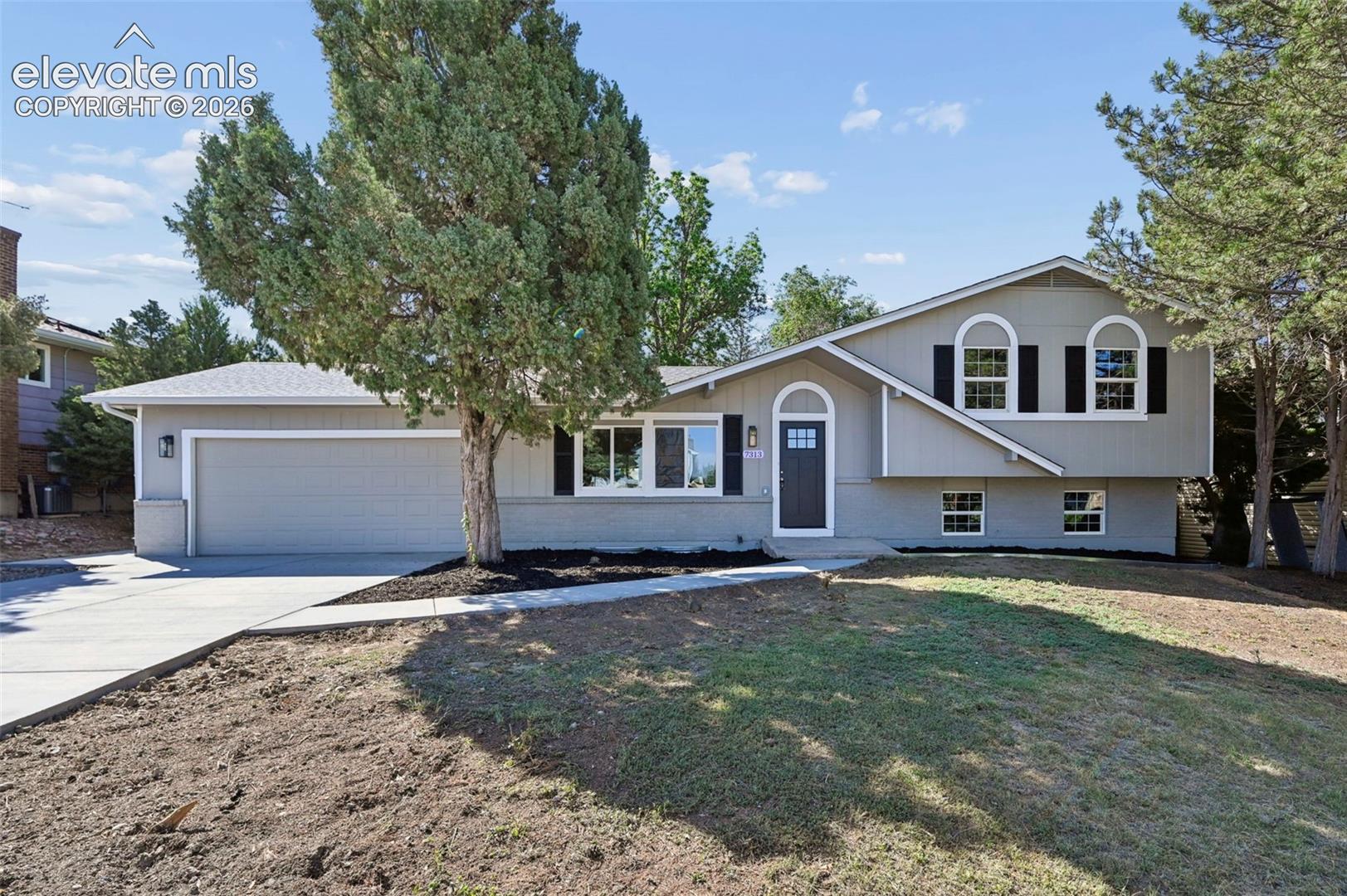 Listing photo 2 for 7313 Colonial Drive