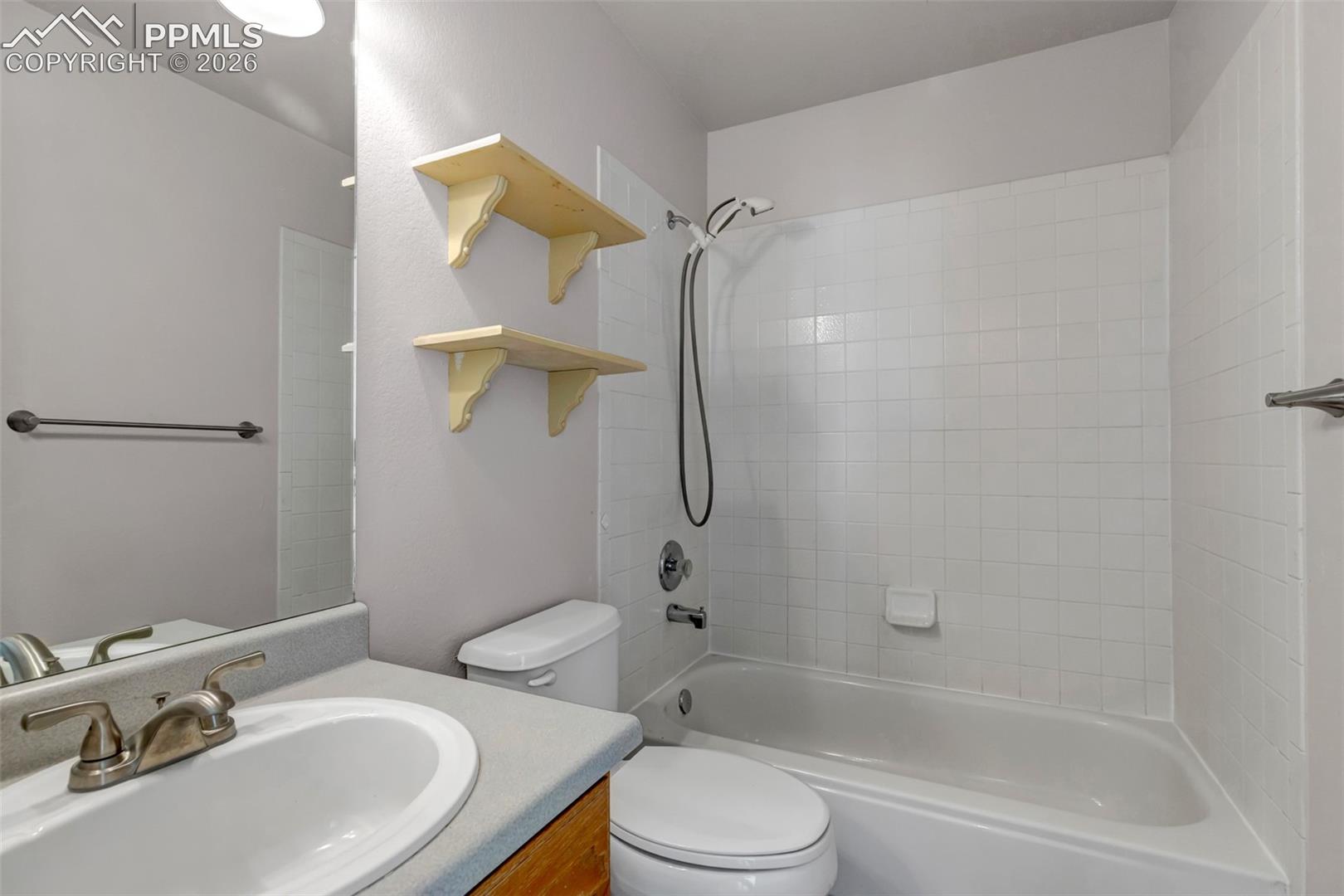 Listing photo 23 for 2375 Lisa Drive