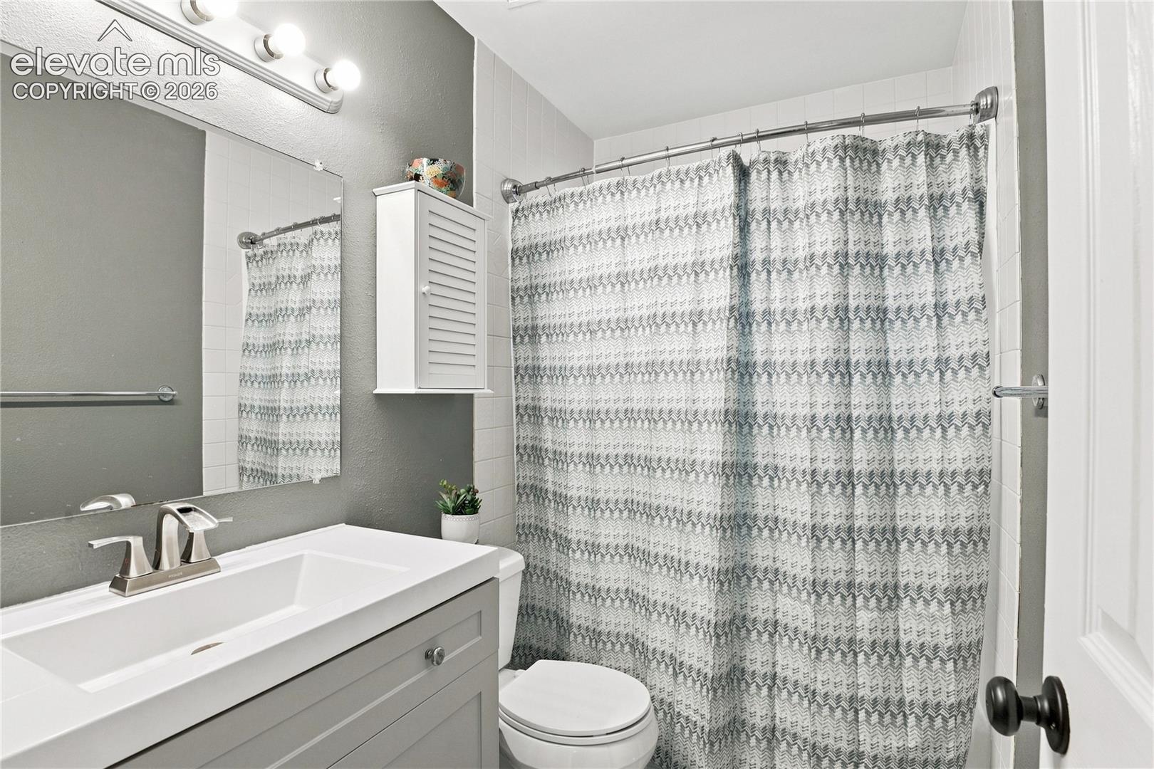 Listing photo 12 for 213 Jasper Drive