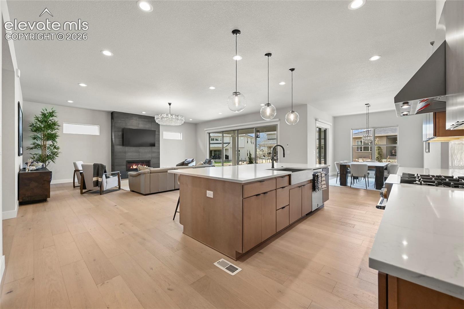 3354 Crest Hollow View
