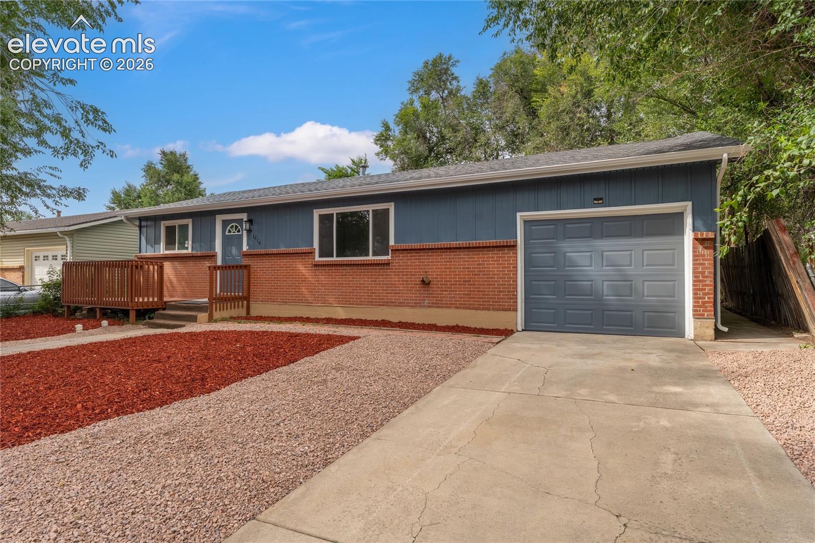 Listing photo 2 for 1214 Burnham Street