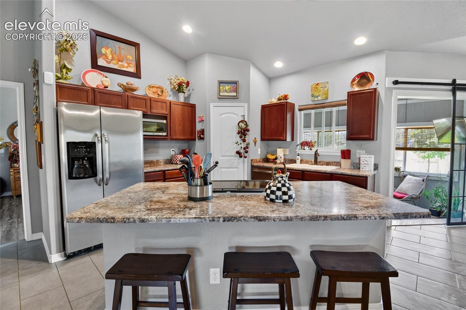 Listing photo 12 for 1615 28th Lane