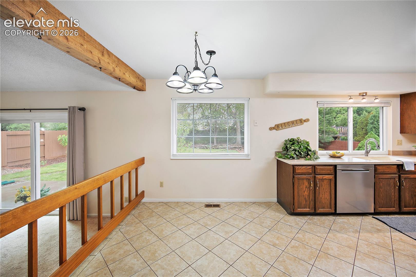Listing photo 12 for 2998 Westcliff Circle