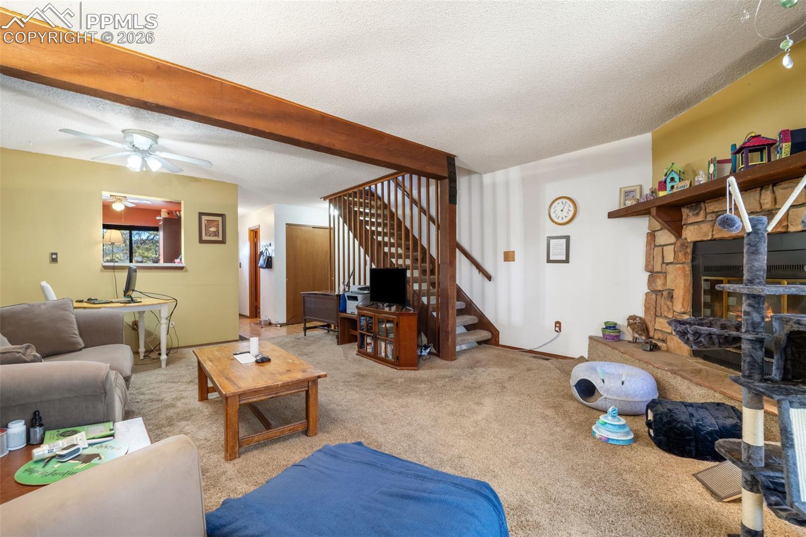 Listing photo 10 for 554 Manor Court C