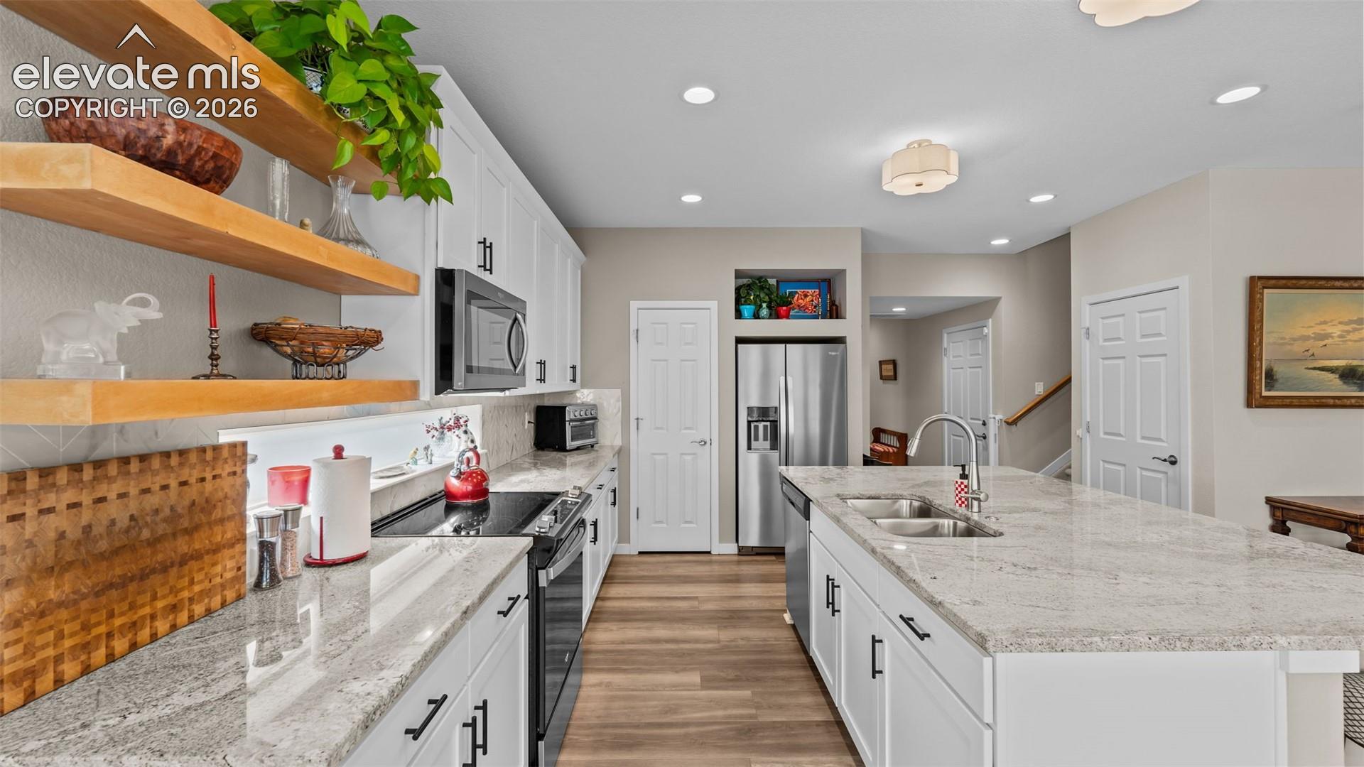 Listing photo 7 for 6055 Bennach Grove