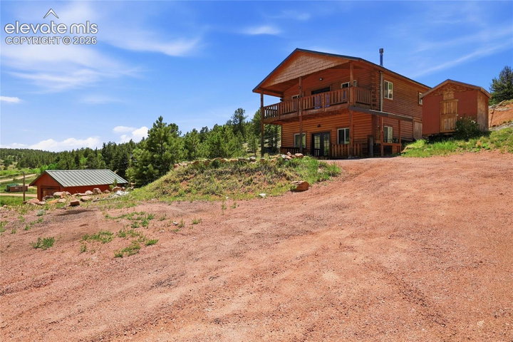927 Stonehenge Drive — listing photo