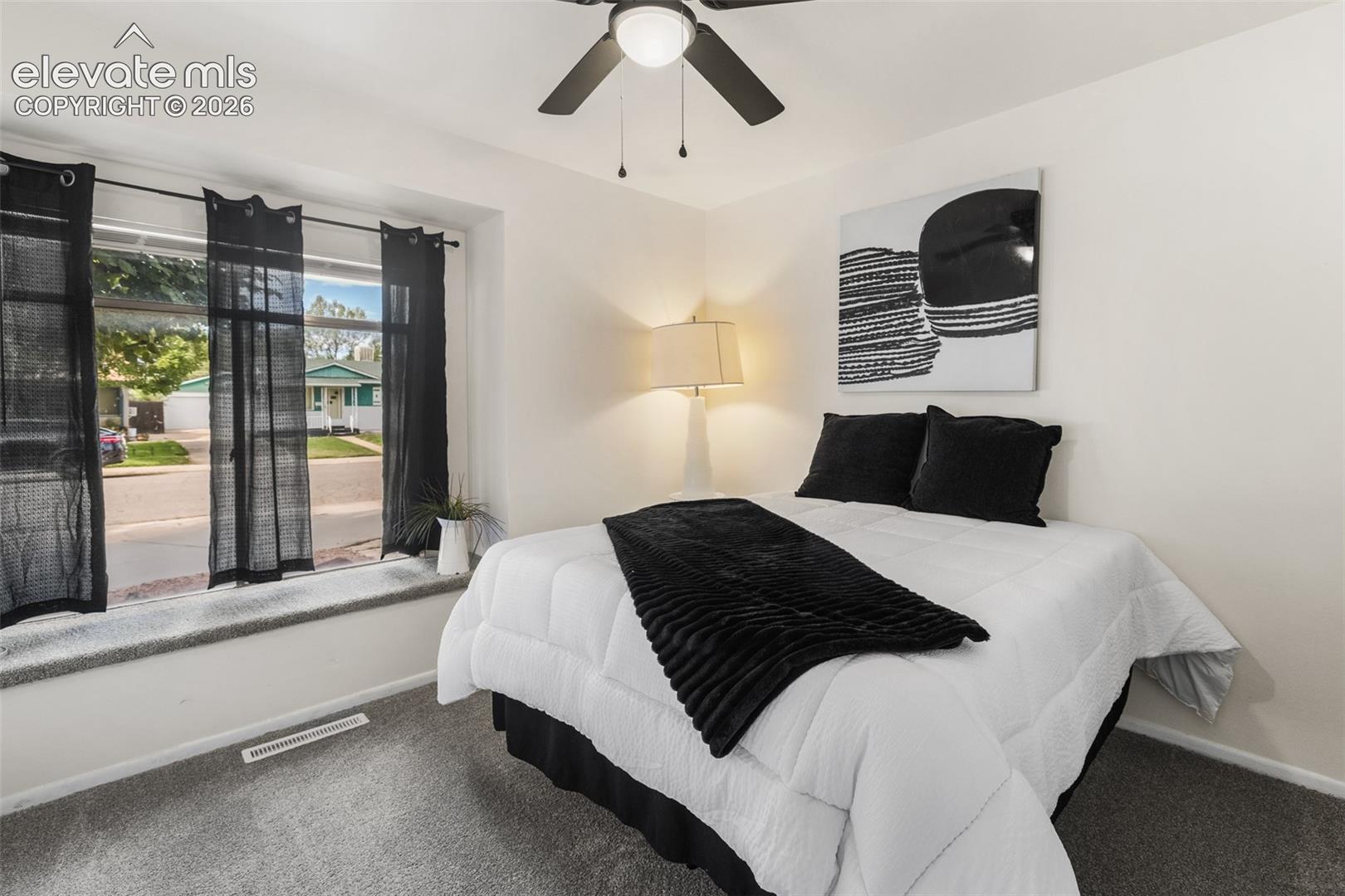 Listing photo 16 for 1818 Maplewood Drive