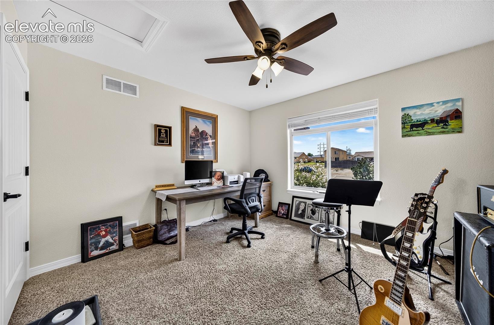 Listing photo 13 for 2311 Meadowlark Lane