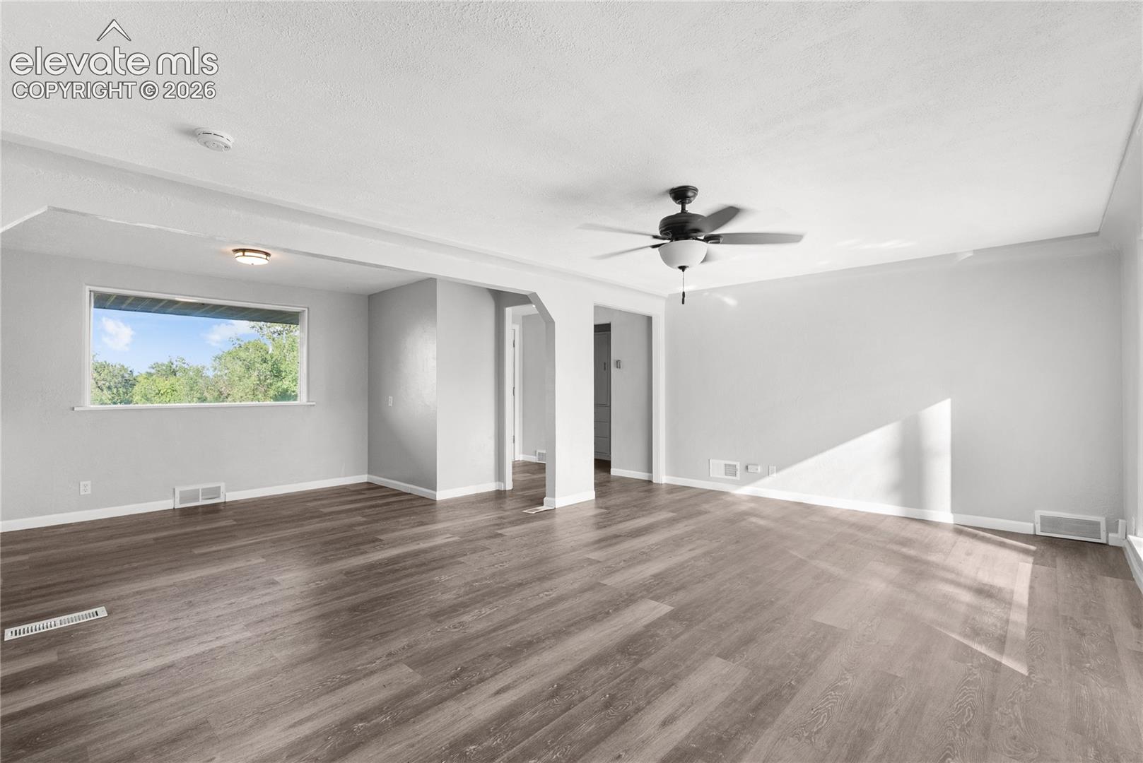 Listing photo 7 for 1606 Navajo Circle