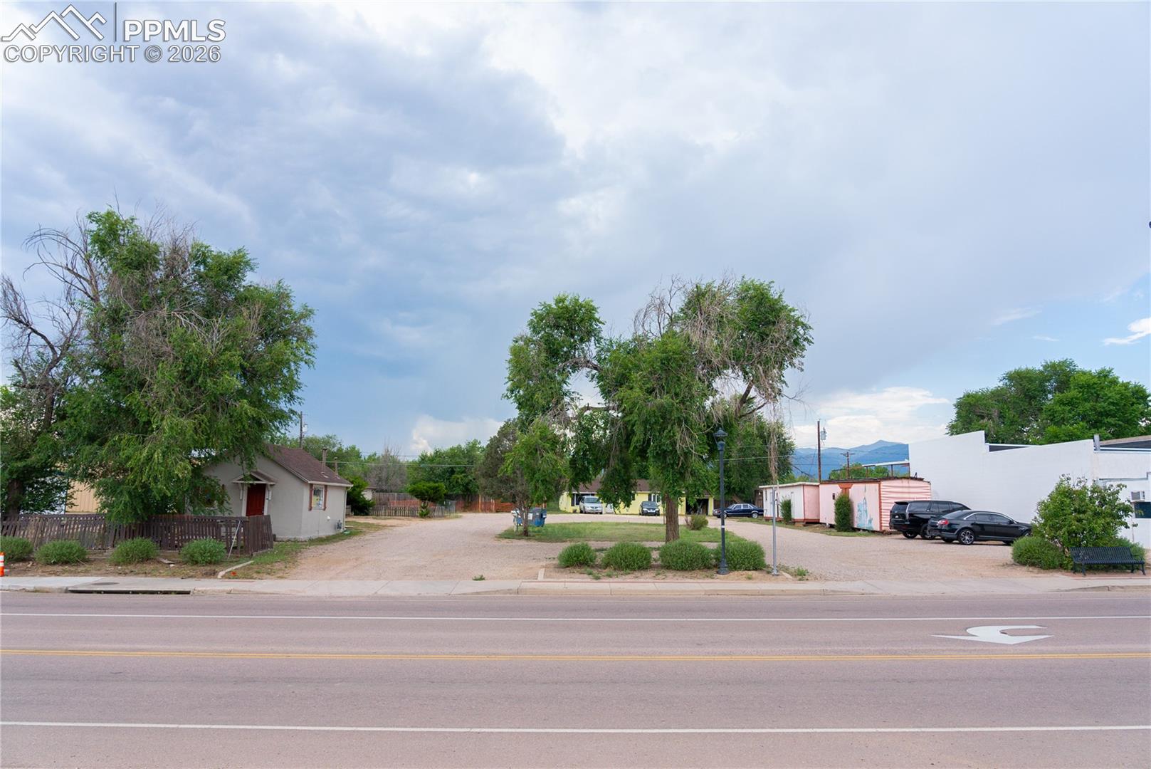 Listing photo 8 for 325 S Santa Fe Avenue 1-3