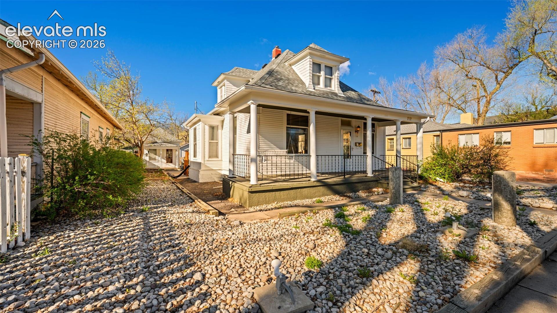 Listing photo 3 for 1919 W Colorado Avenue