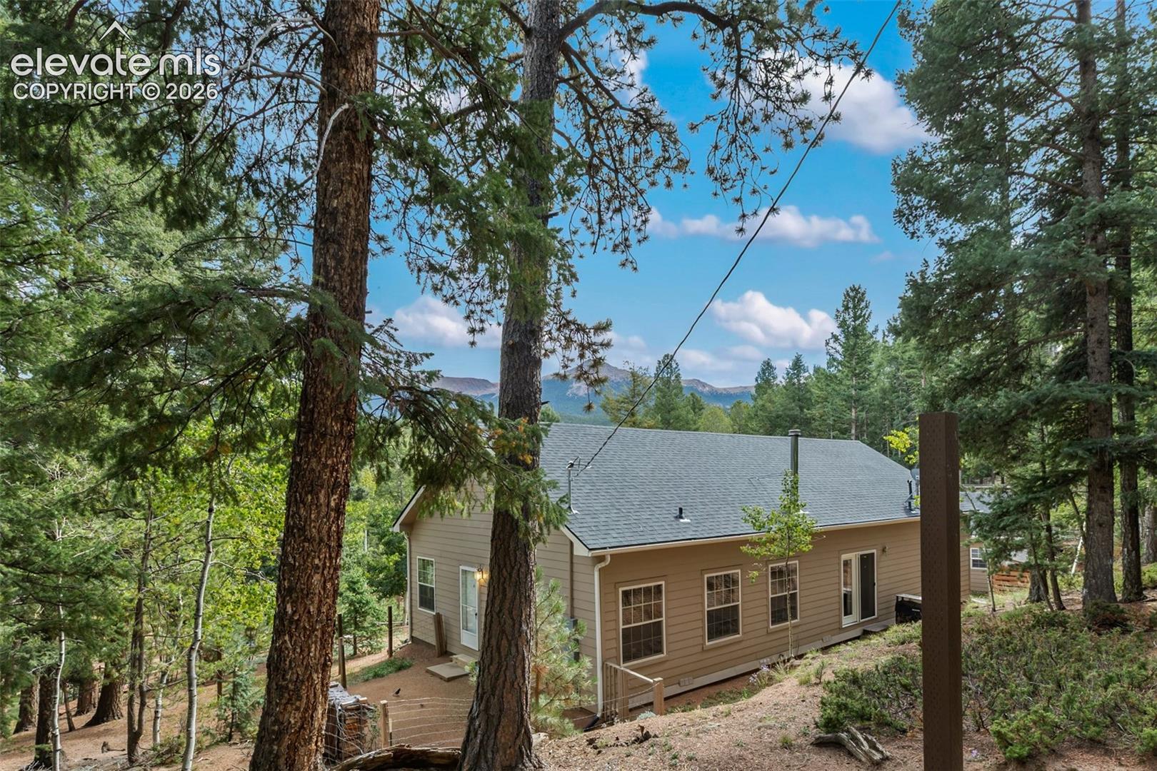 Listing photo 8 for 129 Kestrel Court