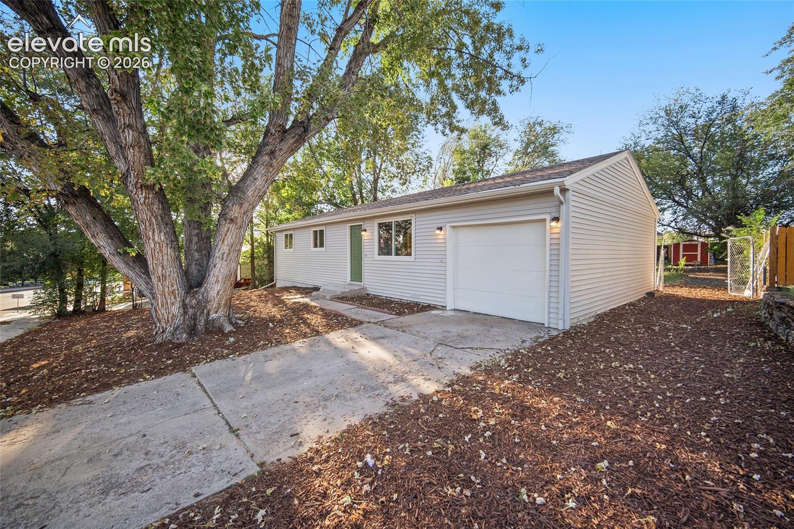 Listing photo 34 for 3928 E Pikes Peak Avenue